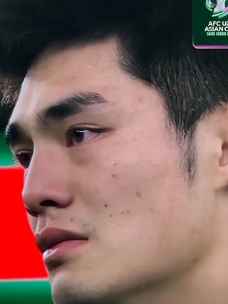 AFC bất ngờ đăng video Văn Khang, Trung Kiên rơi nước mắt: ‘Họ để lại trái tim mình trên sân’