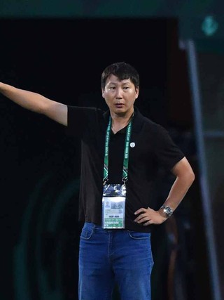 Báo chí Hàn Quốc ngậm ngùi: 'Phép thuật Kim Sang-sik' đã thắng trong cuộc đấu trí đồng hương Lee Min-sung