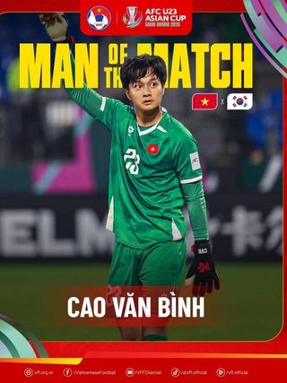 Cao Văn Bình là cầu thủ hay nhất trận, tiết lộ bí kíp bắt 11 m: ‘Tôi nhìn vào mắt đối thủ…’