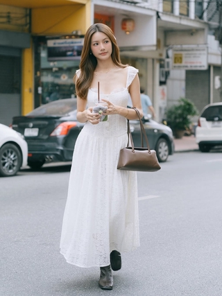 Váy dài và túi xách: bộ đôi nâng tầm vẻ thanh lịch
