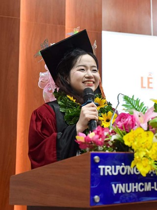 4 năm đại học, cô gái nhận được 9 loại học bổng