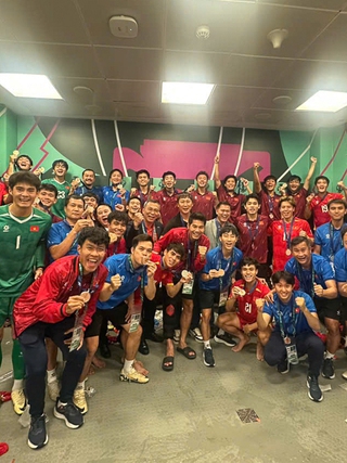 'Đệ tam châu Á' U.23 Việt Nam trở về trong vòng tay người hâm mộ