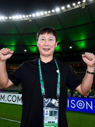 Ngày HLV Kim Sang-sik bước khỏi cái bóng của thầy Park Hang-seo: Việt Nam xin cảm ơn hai HLV đại tài