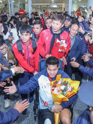 'Đệ tam châu Á' U.23 Việt Nam trở về trong vòng tay người hâm mộ
