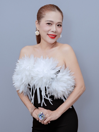 Nữ ca sĩ lấy chồng doanh nhân, tiết lộ cuộc sống tuổi ngoài 50