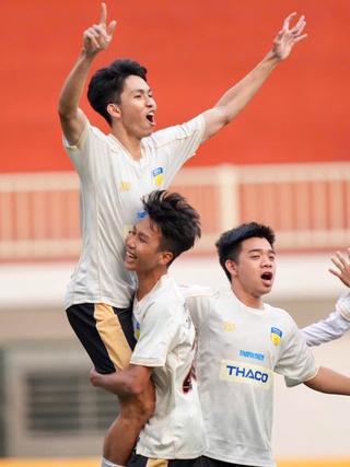 Trường ĐH Công nghệ TP.HCM 2-2 (5-3) ĐH Trà Vinh: Vé VCK kịch tính