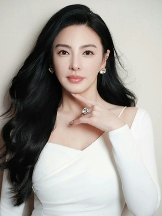 'Nàng thơ' của Châu Tinh Trì lao đao vì bị tố giật chồng, thuê người mang thai hộ