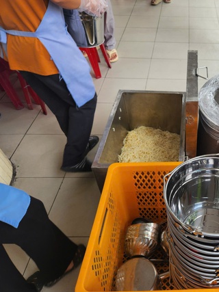 Thêm hàng ngàn học sinh TP.HCM tạm dừng ăn bán trú vì lo ngại thực phẩm