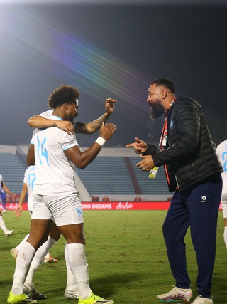 Xuân Son ghi bàn bùng nổ, CLB Nam Định đánh bại Singapore: Vào bán kết giải vô địch CLB ASEAN