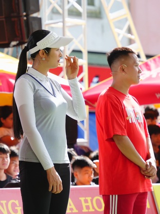 Lý do khiến Hoa hậu Ngọc Hân bật khóc trên truyền hình