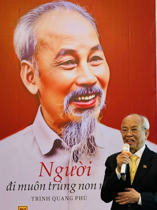 Nhà thơ Trần Đăng Khoa: 'Viết về Bác rất khó nhưng anh Trình Quang Phú đã làm xuất sắc'