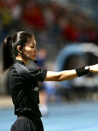 Bất ngờ: Trọng tài khiến đội tuyển nữ Việt Nam mất oan HCV SEA Games vẫn không bị tước danh hiệu FIFA