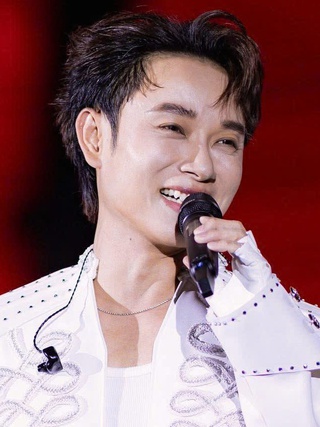 Ca sĩ Trúc Nhân tái xuất 'đường đua' nhạc Tết