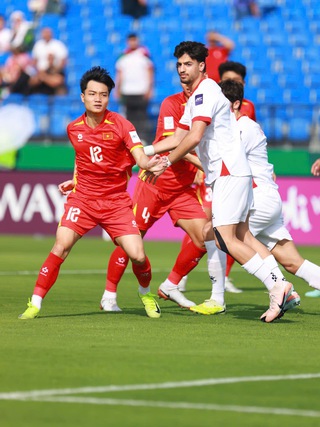 U.23 Việt Nam bị bào mòn dưới nắng gắt nhưng vẫn rất xuất sắc, HLV Kim Sang-sik nói gì?