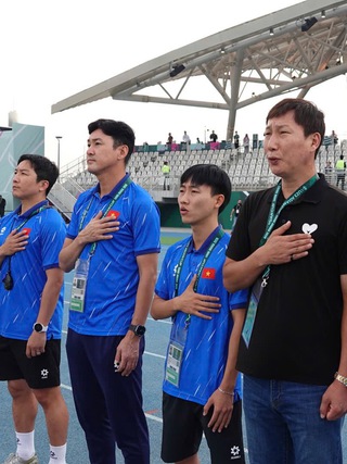 U.23 Việt Nam quá bản lĩnh, khác biệt hẳn với U.23 Thái Lan: Vì chúng ta có thầy Kim!
