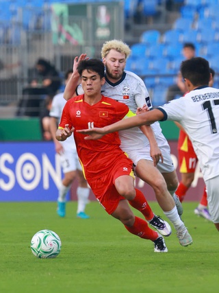 HLV Kyrgyzstan thừa nhận một sự thật cay đắng, nói điều cực hay về U.23 Việt Nam