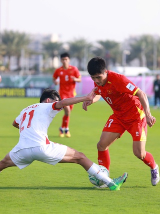 Đôi cánh tung hoành cảm hứng ở sân cỏ châu Á: Bùng nổ ngoạn mục trước Kyrgyzstan