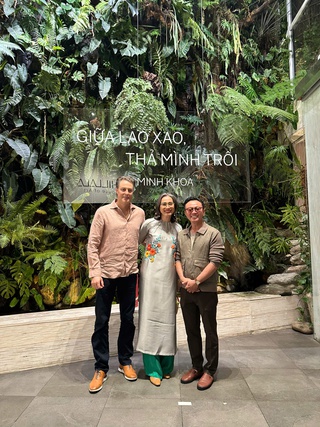 Dàn người đẹp thập niên 2000 hội ngộ tại triển lãm của họa sĩ Lê Minh Khoa