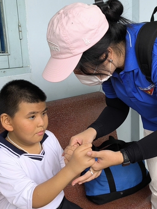 Nâng bước vào đời cho các em