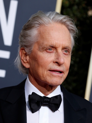 Michael Douglas gây sốc khi tiết lộ từng bán 88 kg cần sa để trả học phí