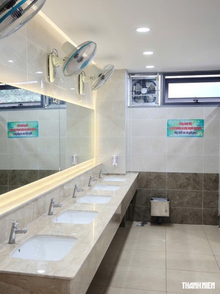 Dân mạng thả tim với nhà vệ sinh trường học có 'phòng nguyệt san'
