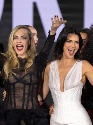 Kendall Jenner làm rõ mối quan hệ tình cảm với siêu mẫu Cara Delevingne
