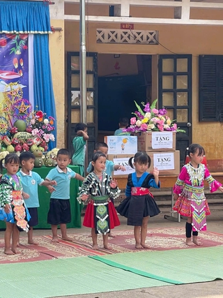 Những mùa trăng yêu thương nơi đất dốc