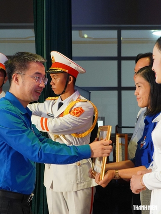 ‘Tiếp lửa’ thanh niên quân đội đam mê tuyên truyền