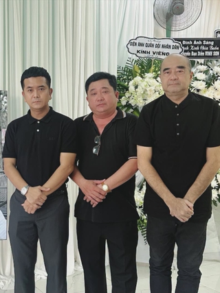 'Thằng Cò' Phùng Ngọc, Hùng Thuận lặng lẽ viếng đám tang đạo diễn 'Đất phương Nam'