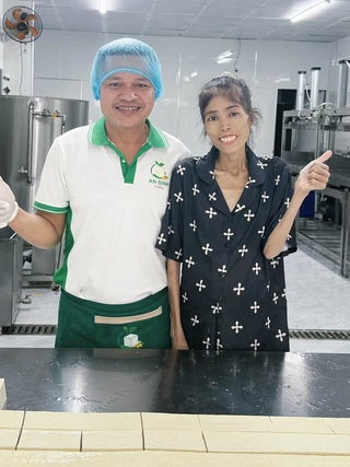 Chàng trai Huế cưới người yêu mắc ung thư máu: ‘Lỡ thương rồi, bỏ không được’