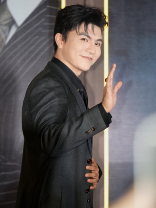 Steven Nguyễn đóng phim dày đặc, áp lực sau khi trở thành ‘diễn viên nghìn tỉ’