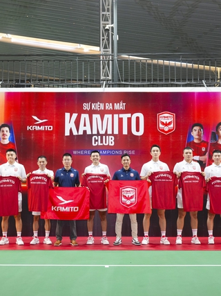 Lý Hoàng Nam sát cánh cùng tượng đài bóng bàn Việt Nam ở Kamito Pickleball Club