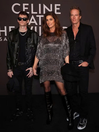 Siêu mẫu Cindy Crawford muốn làm rõ cái chết của con trai