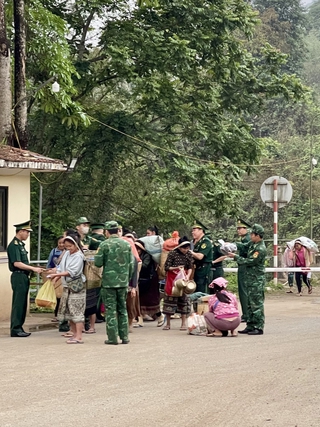 Những ánh sáng lặng thầm nơi miền Tây xứ Thanh