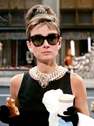 Sau 65 năm, loạt bí mật hậu trường của 'Breakfast at Tiffany's' bất ngờ được hé lộ