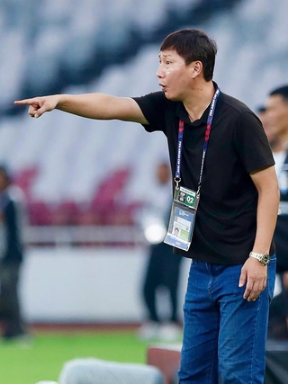 Thầy Kim biết cách làm mới đội hình