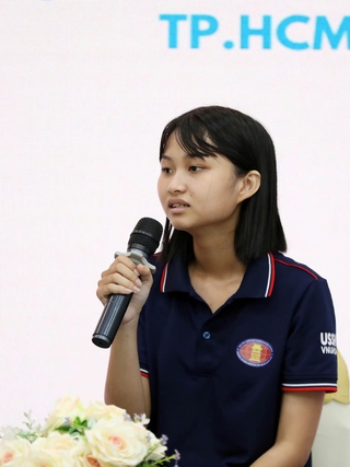 Ai cũng xúc động chứng kiến phép màu thay đổi cuộc đời những học trò nghèo