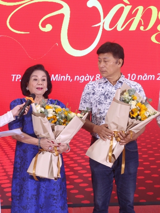 NSND Thoại Miêu đồng hành cùng Mai Vàng, tiết lộ điều mong mỏi ở tuổi 73