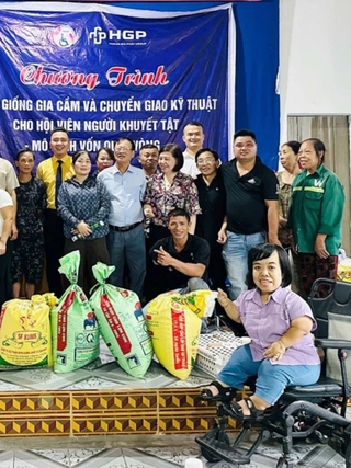 Cô gái ‘da cam’ và vòng quay sinh kế