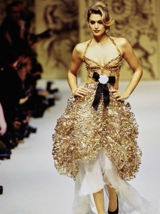 Siêu mẫu Cindy Crawford từng bị coi thường vì bỏ đại học theo nghề người mẫu