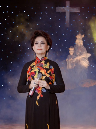 Danh ca Giao Linh: 'Tôi từng ngồi xe... chở heo đi diễn tết'