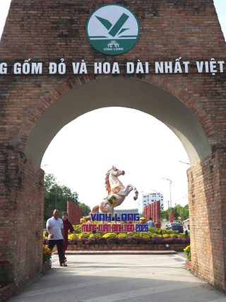 Chiêm ngưỡng đại cảnh 'Mã vương tụ lộc', 'Bát mã hưng thịnh' mừng Xuân Bính Ngọ 2026