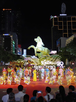 Đường hoa Nguyễn Huệ chính thức khai mạc tối 28 tết