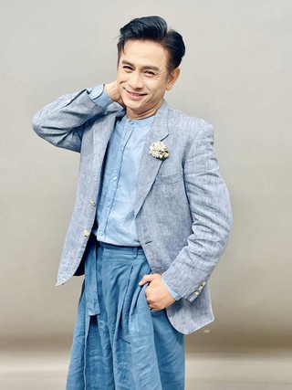 Nghệ sĩ Đình Toàn tất bật diễn tết, tuổi 50 không áp lực lập gia đình