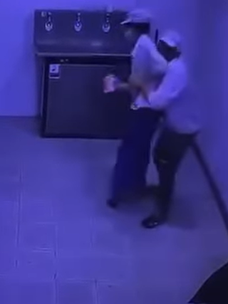 Vụ công nhân bị bắt vì sàm sỡ đồng nghiệp: Làm gì để tự bảo vệ mình?