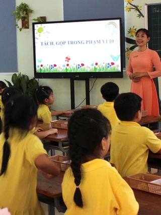 Vào lớp 1: Nên học trước hay là 'tờ giấy trắng'?