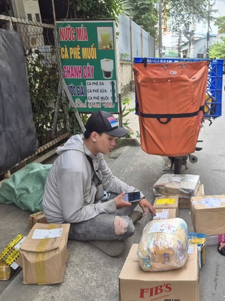 Nghe shipper kể chuyện giao hàng sau tết, mong được lì xì bằng... sự thông cảm