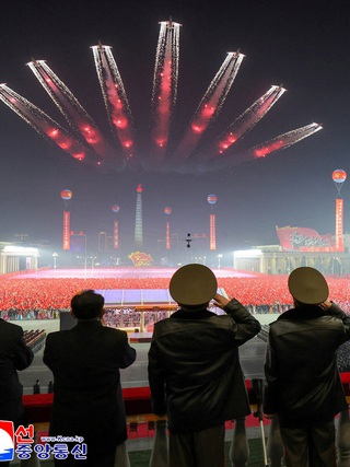 Triều Tiên tung hai lá bài trái ngược với Mỹ - Hàn