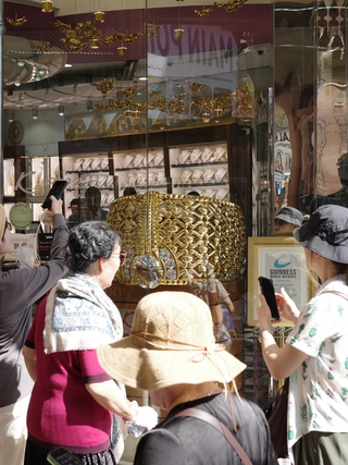 Chợ vàng Dubai tấp nập khách du lịch