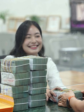 Lãi suất cao, hồ sơ bất động sản xếp hàng